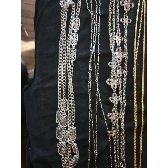 Lot of 6 necklaces, 3 gold tone 3 silver tone - Picture 2 of 11